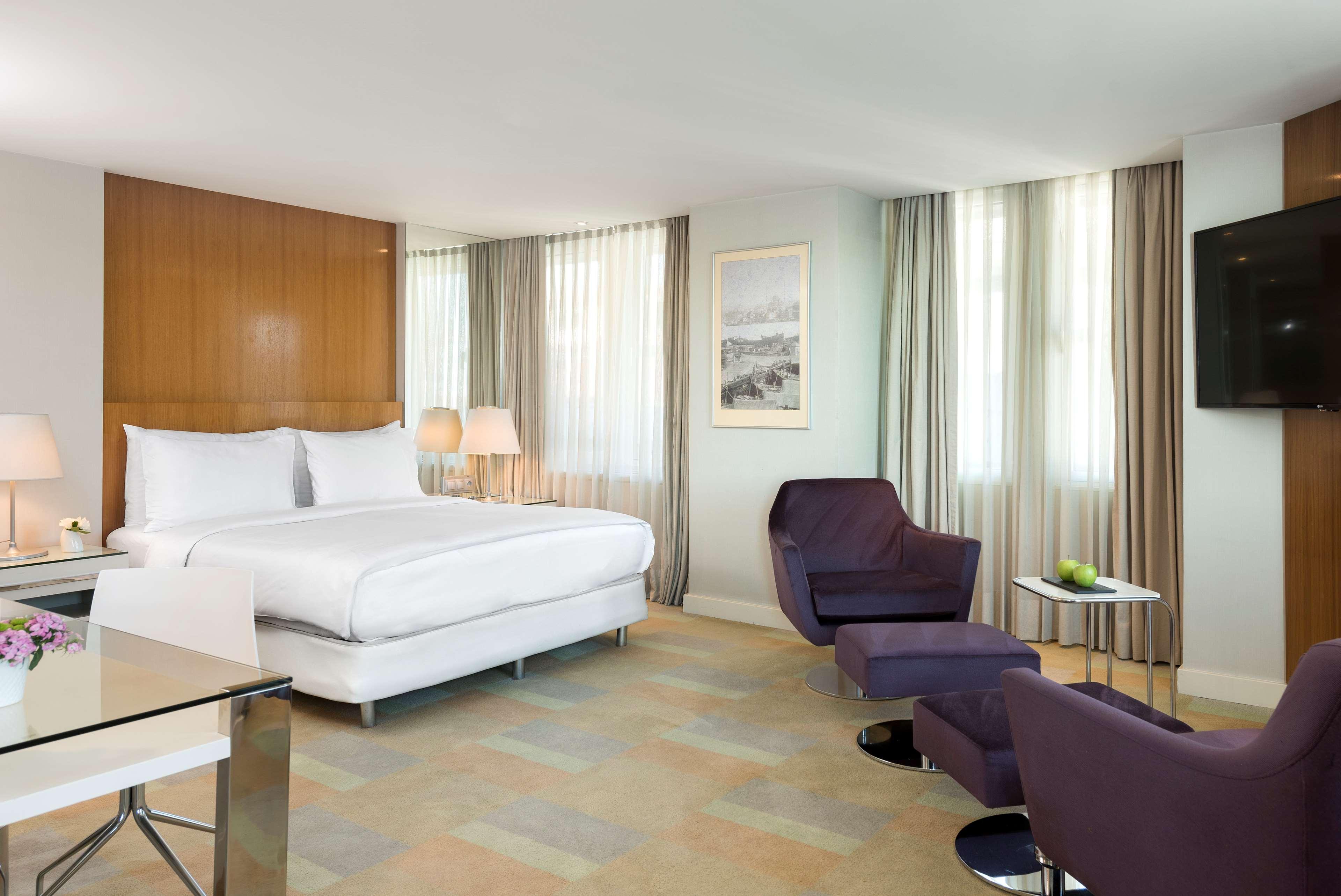 Radisson Blu Bosphorus Hotel Istanbul Exterior photo A suite at the Hotel Brussels