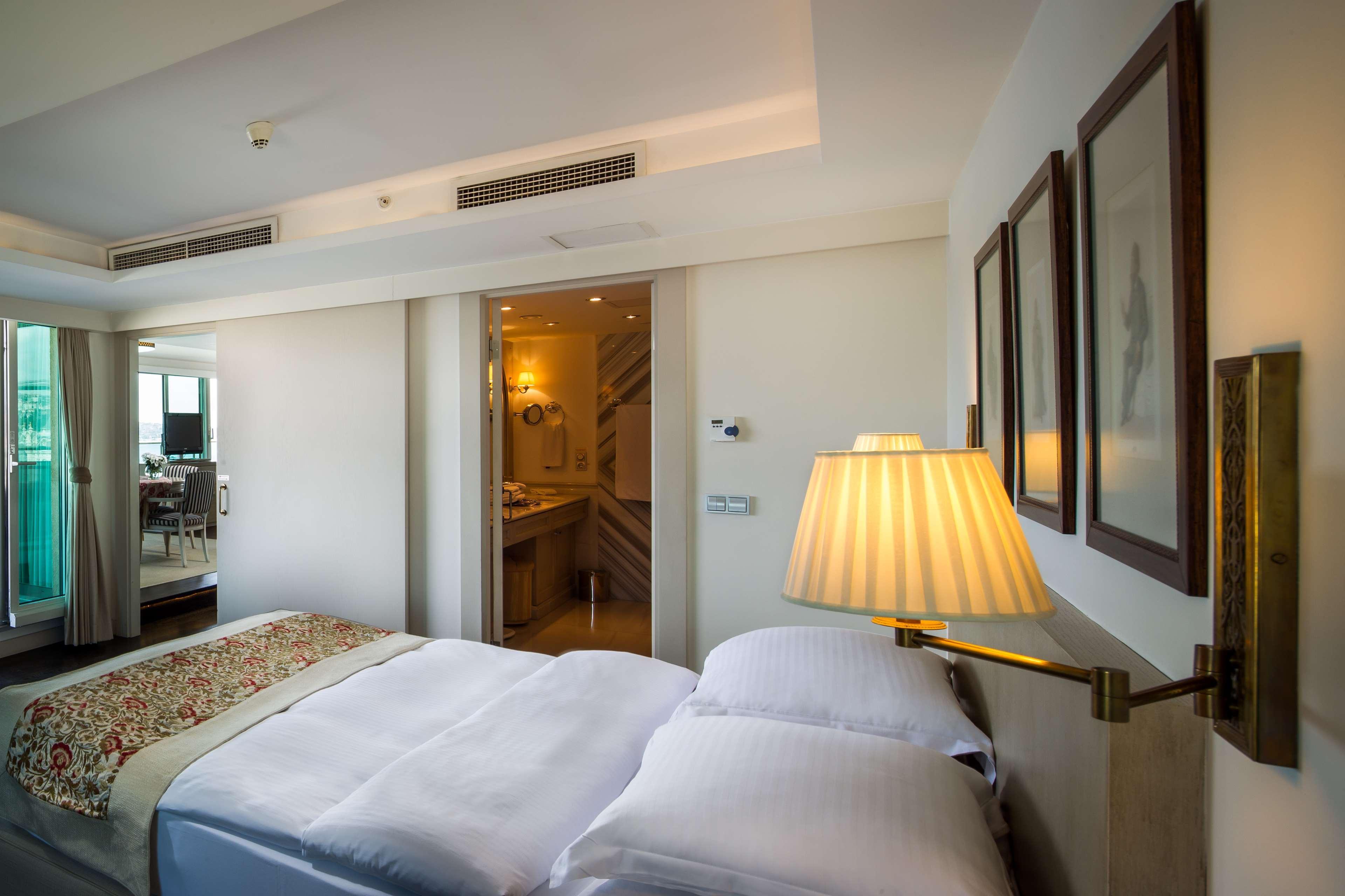 Radisson Blu Bosphorus Hotel Istanbul Exterior photo A room at the hotel