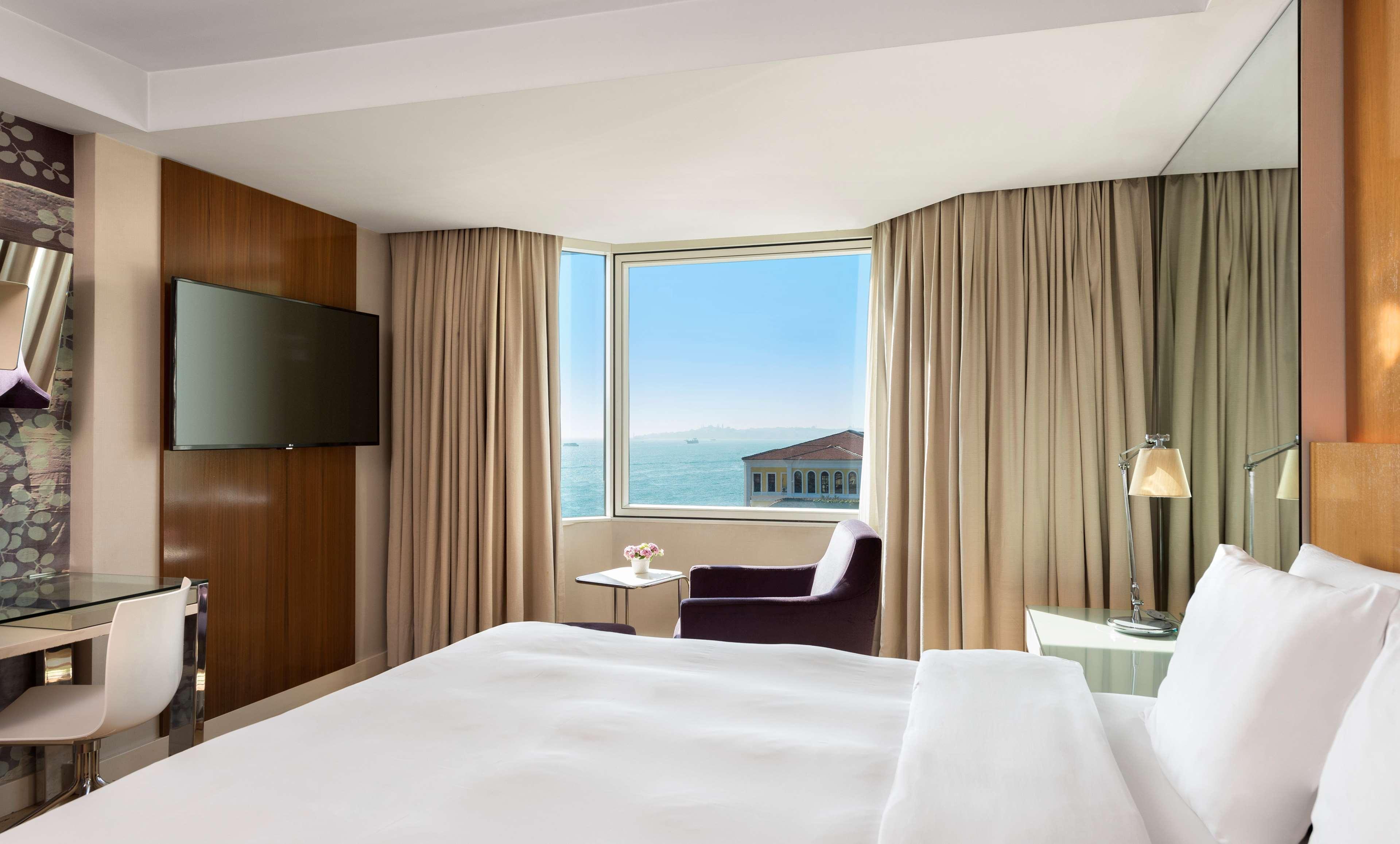 Radisson Blu Bosphorus Hotel Istanbul Exterior photo A room at the hotel