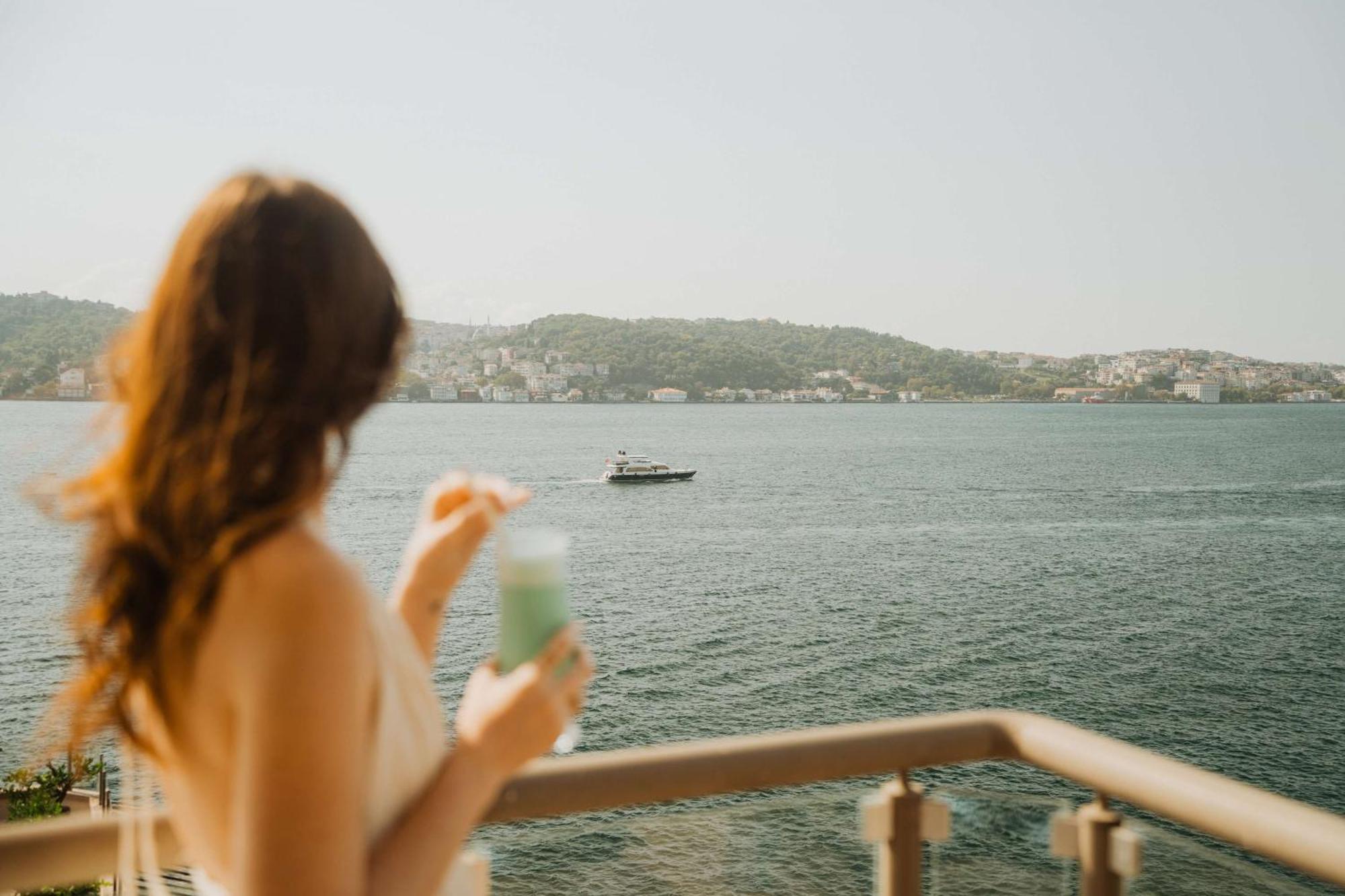 Radisson Blu Bosphorus Hotel Istanbul Exterior photo View of the Gulf of Pag from the town of Pag