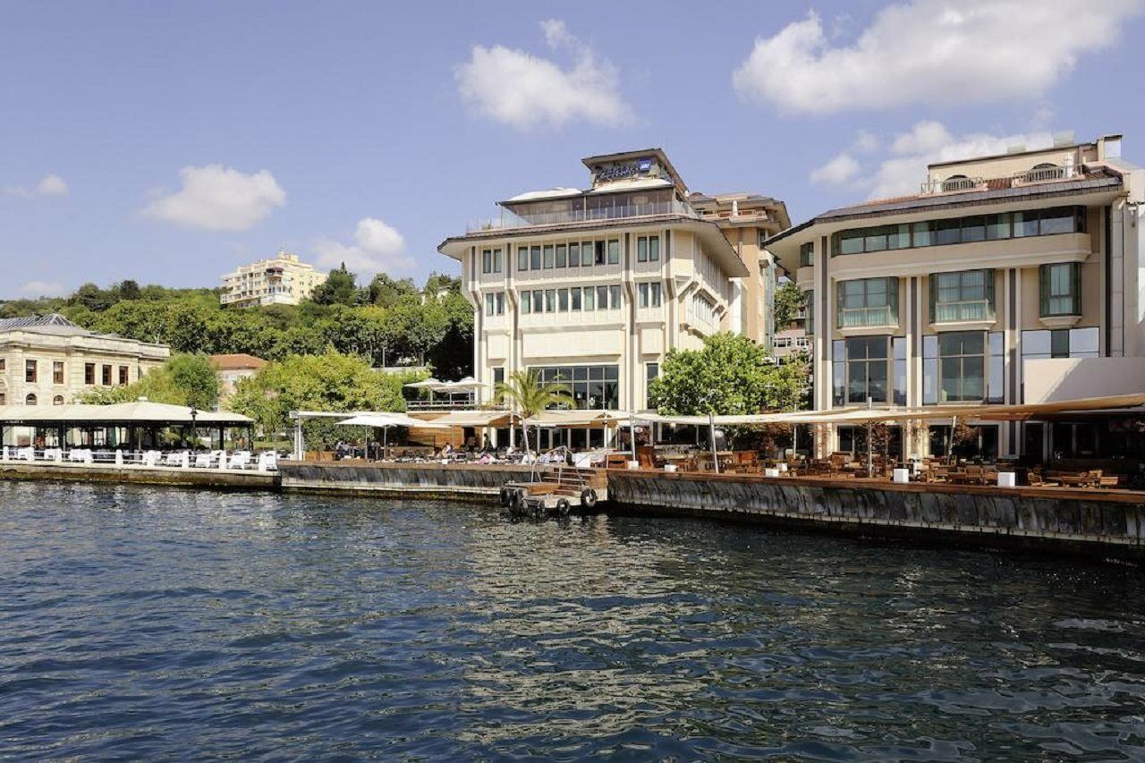 Radisson Blu Bosphorus Hotel Istanbul Exterior photo The Four Seasons Hotel in Istanbul